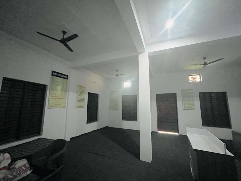 SAMARPAN DE-ADDICTION AND REHABILITATION CENTRE, Ghaziabad ek trusted aur compassionate healthcare centre hai jo alcohol aur drug addiction se joojh rahe individuals ko ek safe, structured aur supportive environment provide karta hai. Hamare centre ka focus sirf addiction chhodwana nahi, balki complete physical, mental aur emotional recovery par hota hai. Yahan evidence-based medical treatment, psychological counseling, behavioral therapies aur holistic care ko ek saath integrate kiya jata hai. Samarpan Centre mein: 24/7 medical supervision Personalized treatment plans Experienced doctors & counselors Confidential & ethical care Family-focused recovery approach hamare patients ko ek nayi shuruaat, positive mindset, aur long-term sobriety ki taraf guide karta hai. Samarpan Centre – Jahan Recovery ko Milti Hai Nayi Disha.