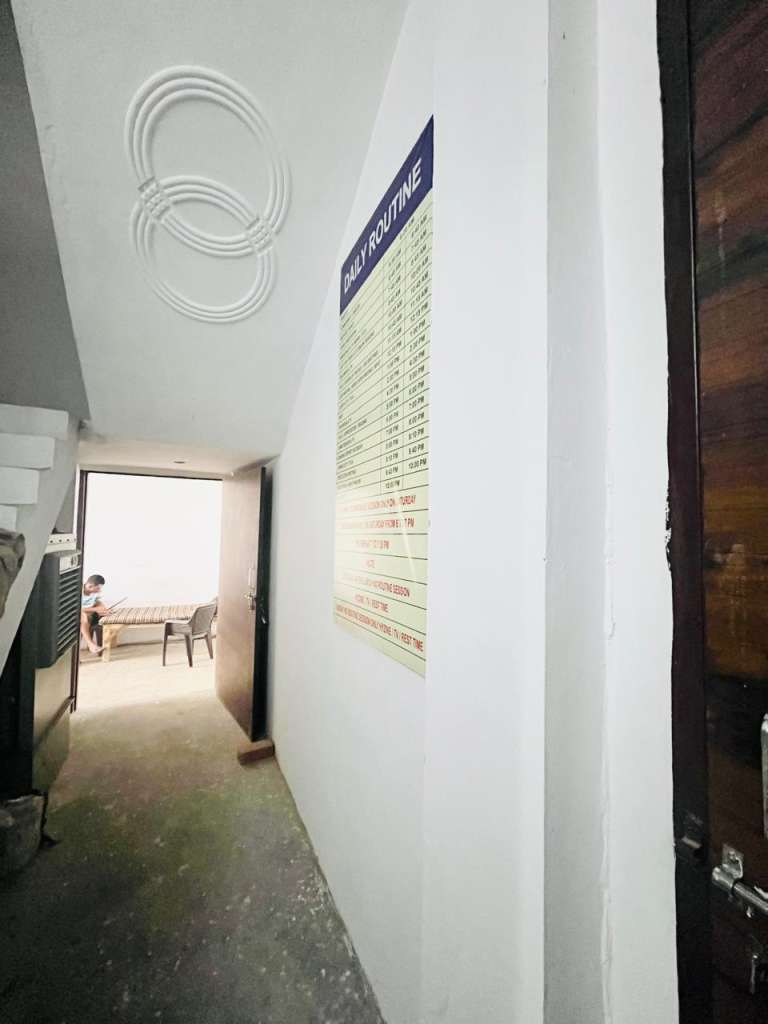 SAMARPAN DE-ADDICTION AND REHABILITATION CENTRE, Ghaziabad ek trusted aur compassionate healthcare centre hai jo alcohol aur drug addiction se joojh rahe individuals ko ek safe, structured aur supportive environment provide karta hai. Hamare centre ka focus sirf addiction chhodwana nahi, balki complete physical, mental aur emotional recovery par hota hai. Yahan evidence-based medical treatment, psychological counseling, behavioral therapies aur holistic care ko ek saath integrate kiya jata hai. Samarpan Centre mein: 24/7 medical supervision Personalized treatment plans Experienced doctors & counselors Confidential & ethical care Family-focused recovery approach hamare patients ko ek nayi shuruaat, positive mindset, aur long-term sobriety ki taraf guide karta hai. Samarpan Centre – Jahan Recovery ko Milti Hai Nayi Disha.